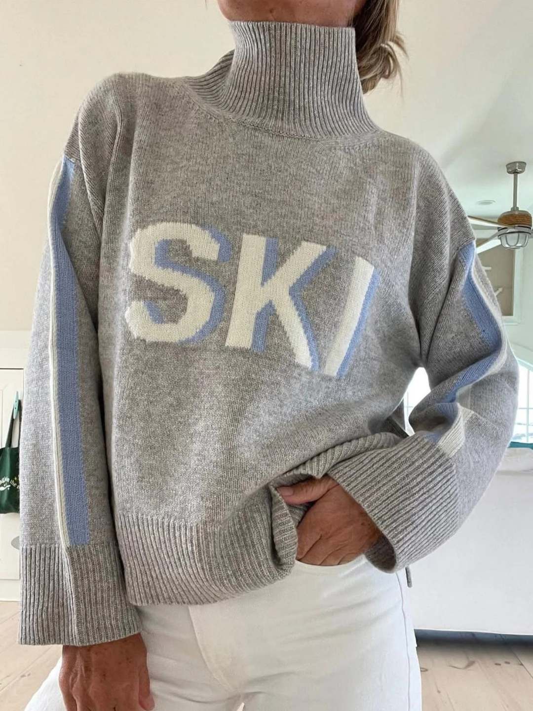 Mia | Retro Turtleneck Sweater